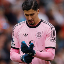 Altay Bayındır'dan Manchester United camiasına mesaj!
