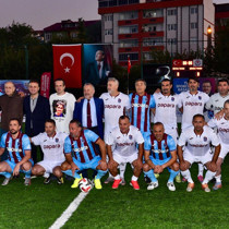 Trabzonspor'un efsane futbolcuları, Emir Yuşa için sahaya çıktı