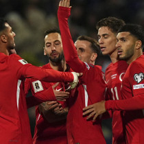 Hakan Çalhanoğlu, A Milli Takım'da 100 maça çıktı