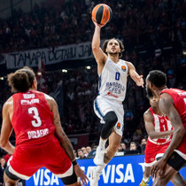 Anadolu Efes, Olympiakos'u devirdi