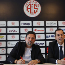 Antalyaspor, teknik direktör Erol Bulut ile sözleşme imzaladı