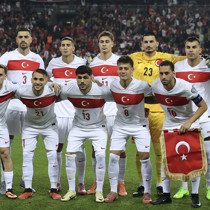 "Montella satranç tahtası kurmuş" Spor yazarları A Milli Takımı yorumladı!