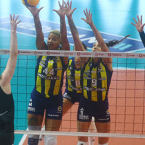 Fenerbahçe Medicana evinde Türk Hava Yolları'na set vermedi