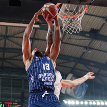 Anadolu Efes, ligde 4'te 4 yaptı