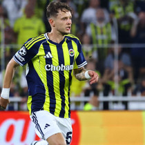 Fenerbahçe'de ilk yolcu Sebastian Szymanski