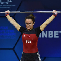 Milli halterci Aysel Özkan'dan 1 altın, 1 gümüş madalya