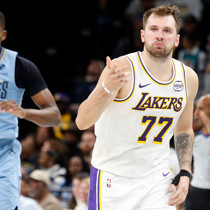 Luka Doncic, 44 sayıyla Lakers'ı galibiyete taşıdı