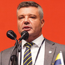 Sadettin Saran stadyumdan ayrıldı