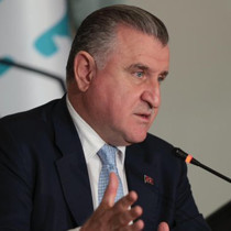 Bakan Bak'tan genç milli halterciler için tebrik mesajı