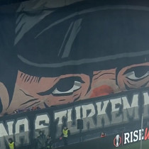 Viktoria Plzen taraftarından tepki çeken pankart