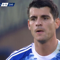 Morata çok sinirlenince hocasına işaret yaptı