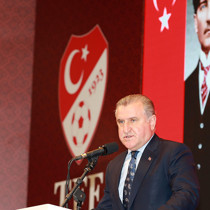 Osman Aşkın Bak: Gençlerimizi spora yönlendirmeliyiz