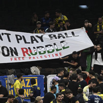 Fenerbahçe taraftarı, Maccabi maçında Filistin bayrakları açtı