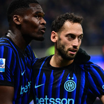 Hakan Çalhanoğlu ayın futbolcusu seçildi