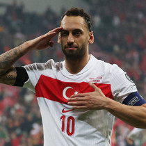 Hakan Çalhanoğlu, Tuncay Şanlı ve Bülent Korkmaz'ı yakaladı