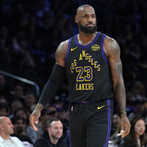 Los Angeles Lakers, LeBron James'in rekor kırdığı maçta rahat kazandı