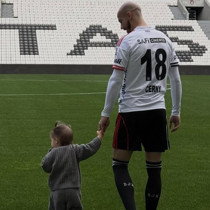 Vaclav Cerny, kızına Tüpraş Stadyumu'nu gezdirdi