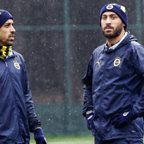 Ateş hattındaki 3 kulüp Cenk Tosun'a talip oldu! Kurtarma operasyonu