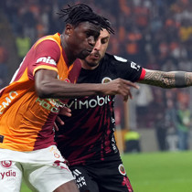 Galatasaray'da Wilfried Singo depremi! İşte geri dönüş tarihi