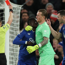 Premier Lig'de ilginç kırmızı kart! Akıllara Marcao - Kerem olayı geldi