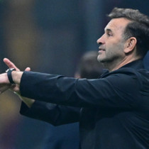 Yarım saat oynayıp yuhalanan oyuncuyu satış listesine koydu