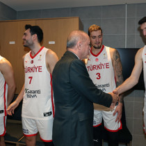 Cumhurbaşkanı Erdoğan 12 Dev Adam'ı tebrik etti