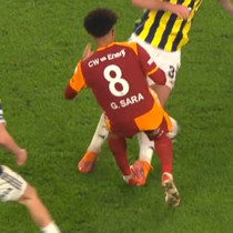 Galatasaray Yasin Kol'un derbideki kararlarını paylaştı