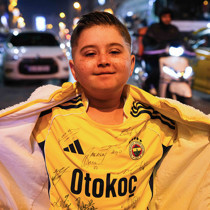 Lösemi hastası küçük Fenerbahçe taraftarının derbi izleme hayali gerçek oldu