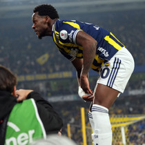 Galatasaray derbisinde 1 puanı getirdi formayı kaptı!