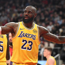 LeBron James'in 1297 maçlık tarihi serisi son buldu!