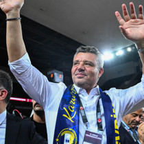 21 Eylül'de başkan oldu 74 günde 3 kupa kaldırdı