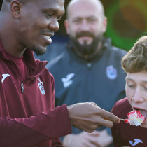 Trabzonspor'da Onuralp Çakıroğlu'na kutlama