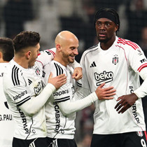 Nihat Kahveci: Beşiktaş istediği kadar iyi oynasın, tuhaf bir gol yiyor