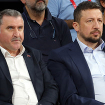 Bakan Bak, FIBA Onur Listesi'ne layık görülen Hidayet Türkoğlu'nu tebrik etti