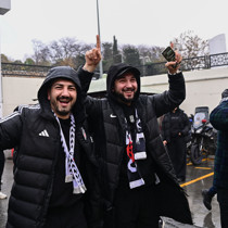 Beşiktaşlı taraftarlar, Fenerbahçe maçı için Chobani Stadı'na geldi