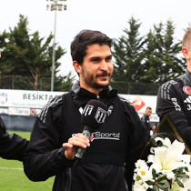 Beşiktaş'tan iki kadro dışı kararı: Kendinize kulüp bulun