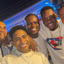 Jhon Duran ülkesinde Noel'i kutluyor