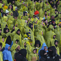 Fenerbahçe'den yağmurluk hamlesi! Mağazalarda en çok satan ürünler oldu