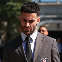 Rafa Silva Merih Demiral'ın yanına gidiyor