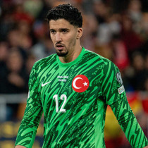 Beşiktaş'ta Altay Bayındır ısrarı sürüyor! Ersin ve Vazquez'i bekleyecek