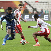 Fenerbahçe'ye bir sakatlık şoku daha! En az 1 ay yok