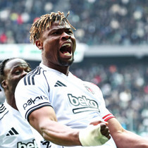 Beşiktaş'ın savunma bakanı Agbadou geçit vermiyor!