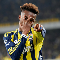 Artık sahne Dorgeles Nene'nin