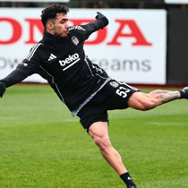 Emirhan Topçu derbiye yetişmek için kendini zorluyor!