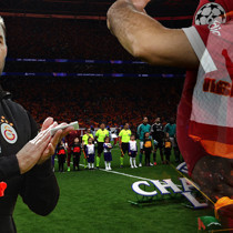 RAMS Park'ın atmosferinden büyülendiler! Liverpool'un 2 yıldızı listede