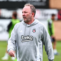 Nihat Kahveci: Beşiktaş'ın kadrosunu artık sayabiliyoruz!