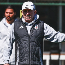 Taraftarın tepki gösterdiği isme Yalçın sahip çıktı! 'Sözleşmesi yenilensin'