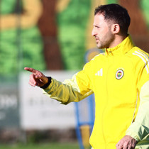 Domenico Tedesco derbi öncesi oyuncularıyla tek tek konuştu