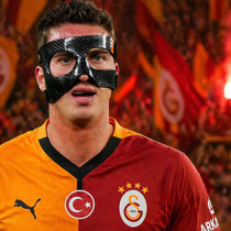 Osimhen'den sonra Galatasaray'a bir maskeli golcü daha!