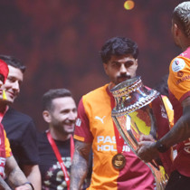 İki gün önce "kalıyor" paylaşımı yapmıştı! Torreira ağız değişirdi